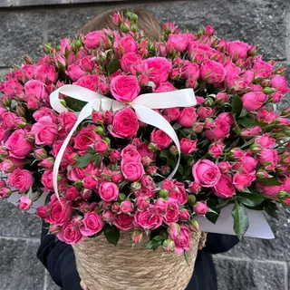 Композиция в корзине кустовая роза 15 шт 50 см