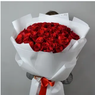 Buro Flowers моно-букет в оформлении роза 51 шт 60 см