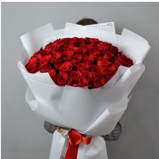 Buro Flowers моно-букет в оформлении роза 51 шт 60 см