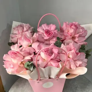 Композиция в корзине роза 7 шт 50 см
