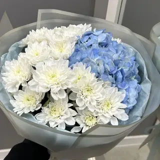 Букет с открыткой гортензия, хризантема 5 шт 50 см