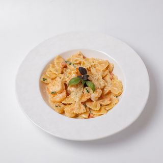 Фарфалле с креветками и конкассе