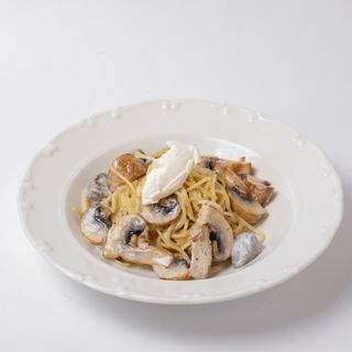 Спагетти с грибами и трюфельным соусом