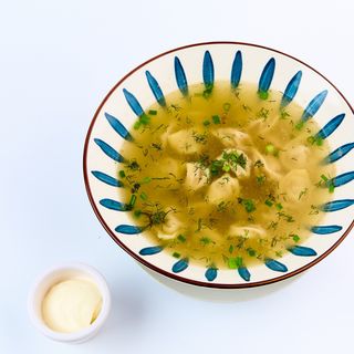 Пельмени с бульоном