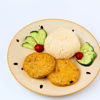 Куриные котлеты с гарниром