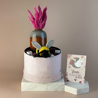 Coffret Naissance Fille : Chocolat, Peluche, Bouteille Séchée & Carte