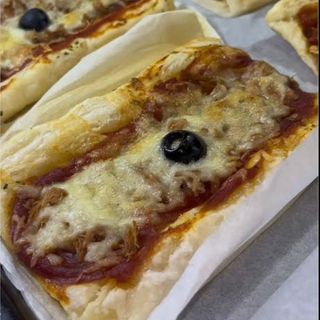 Pizza feuilletée au thon & jambon