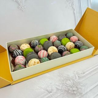 Plateau Macarons & Moore