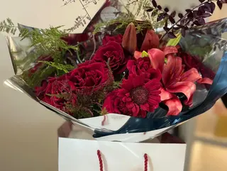 Bouquet en mains