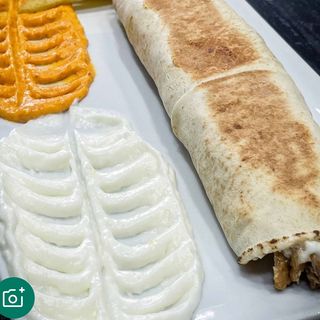 Sandwich shawarma mixte avec frites