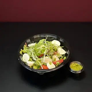 Salade Caprese au sauce pesto