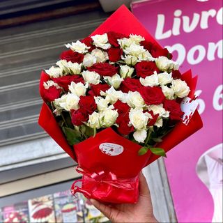 Bouquets Des Rouges Et Blanche Trop Élégante