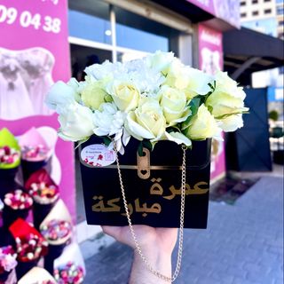 Sac Élégance – Roses Blanches & Fleurs Fraîches