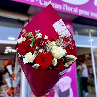 Mini Bouquet Ala Main Rouge Et Blanc