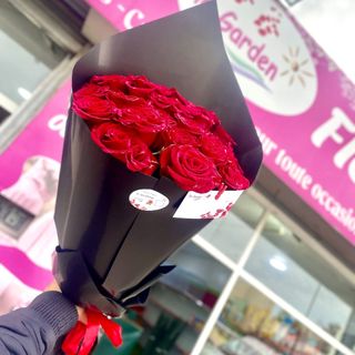 Bouquet Simple Avec Des Roses Rouges