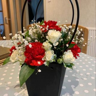 Sac de fleurs rouge et blanc