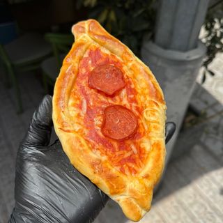 Pide peperoni