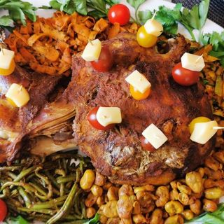 un demi mouton machwi au four + garniture 