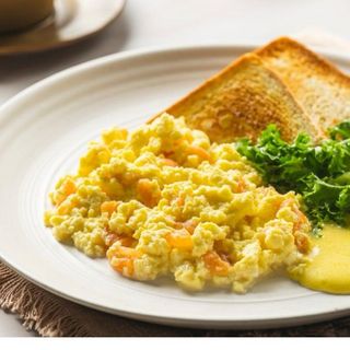 Œufs brouillés au saumon