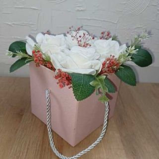 Boxflowers de Fleurs Blanches Artificielles Élégantes - Idéal pour Cadeaux d'Événements