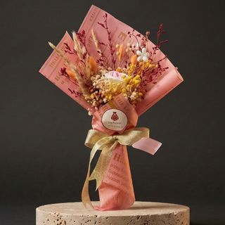 DarNowar – Icône Féminine – Artistic Rose et Feuillages