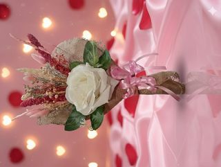 MINI BOUQUET 1 ARTIFCIAL ROSE BLACHE JUTE