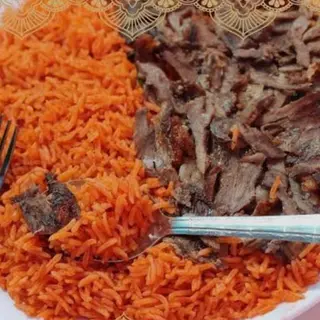 Riz Kabsa avec shawarma à la viande