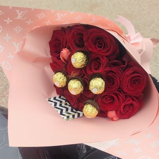 باقة ورد وشكولاطة