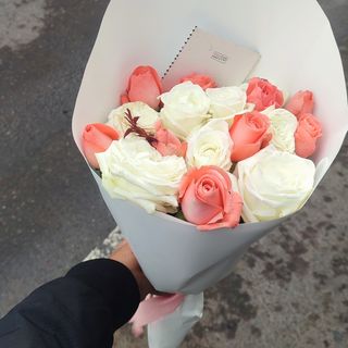 باقة ورد ملونة