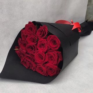 باقة ورد حمراء