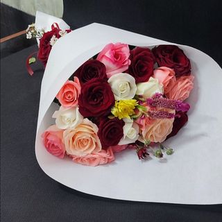 باقة ورد ملونة