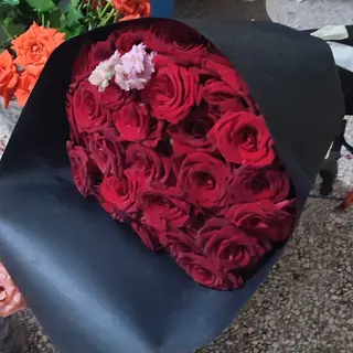 ورود حمراء