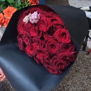 ورود حمراء