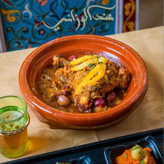 Tagine Djaj Mhemer Bel Hamed W Frites