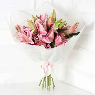 3 tiges de lys rose
