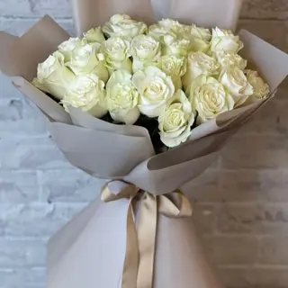 15 roses blanches.