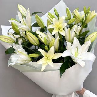 5 tiges de lys blanc