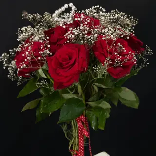 12 roses rouge et gipsophyle