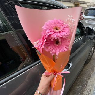 3 gerberas
