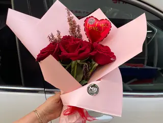 7 roses rouges