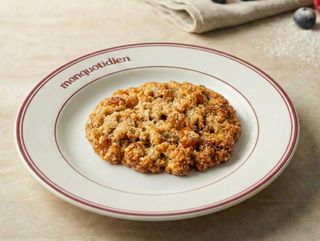 Oatmeal raisin cookie