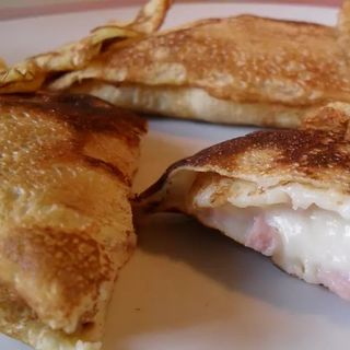 Crêpe jambon fromage
