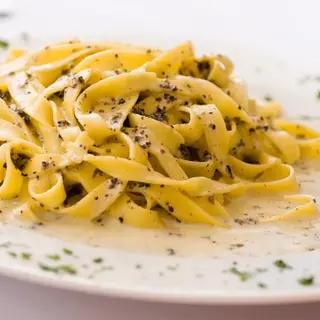 Tagliatelles Crème De Truffes, Épinards, champignons & parmesan