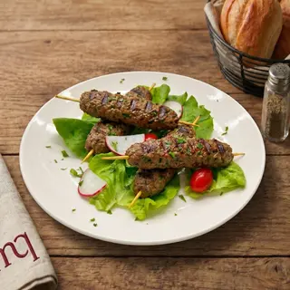 Brochettes de viande hachée