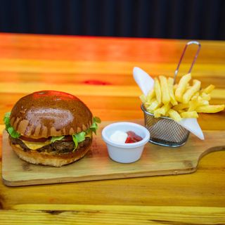 Classic beef burger + frites
