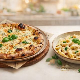 Pizza quatre fromages + penné poulet