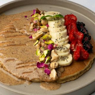 Pancake aux flocons d'avoine amlou et fruits