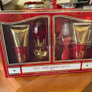 عطر الوردة الحمراء