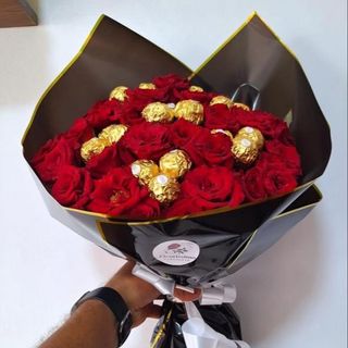 باقة ورد جوري احمر مع شكلاطة فرررو