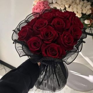 باقة انيقه من الورد الجوري الجداب بتغليف مميز